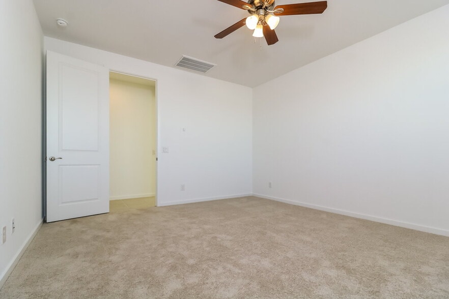 Building Photo - 11014 W Luxton Ln