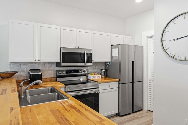 Building Photo - 207 Ann Cir