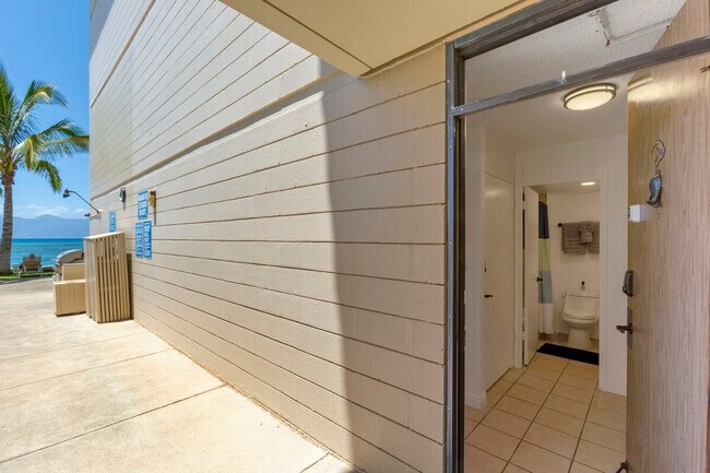 Building Photo - 4471 Lower Honoapiilani Rd