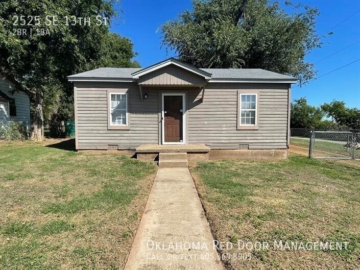Primary Photo - 2525 SE 13th St