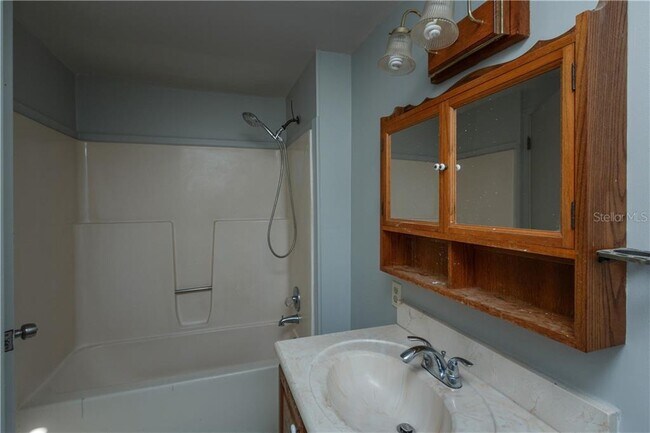 Building Photo - 835 Cathcart Terrace