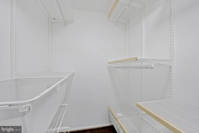 Building Photo - 6929 Mclean Park Manor Ct