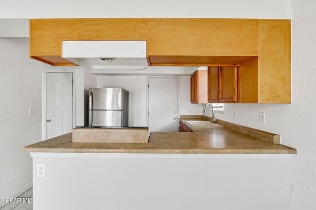 Building Photo - 3229 E Glen Dr