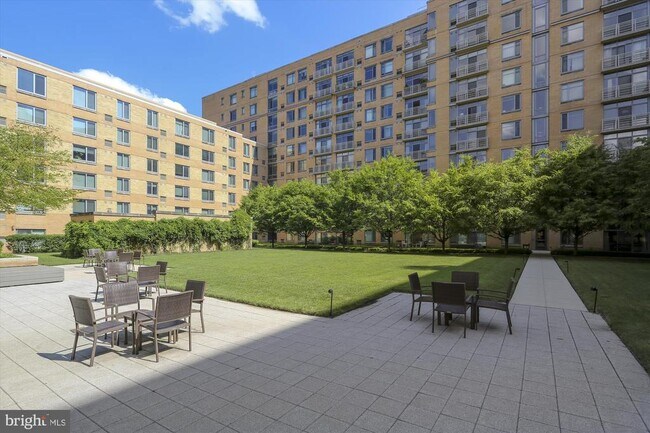 Building Photo - 475 K St NW