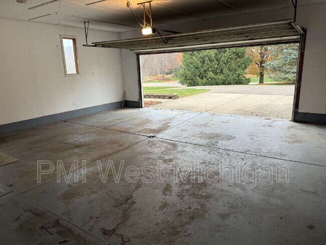 Building Photo - 513 24th Ave