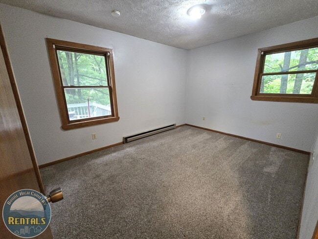 Building Photo - 460 White Oak Rd