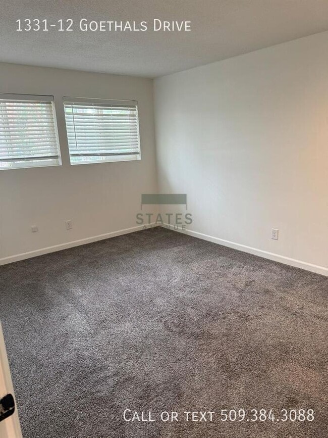 Building Photo - 1331 Goethals Dr