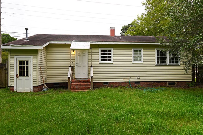 Building Photo - Adorable Three Bedroom in Beaufort