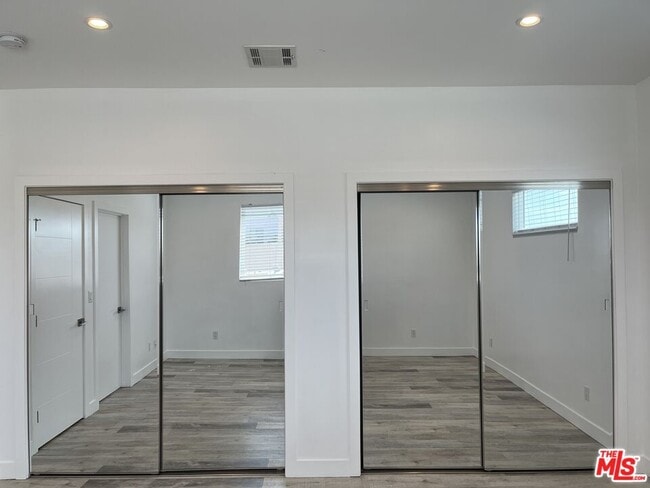 Building Photo - 642 N Manhattan Pl