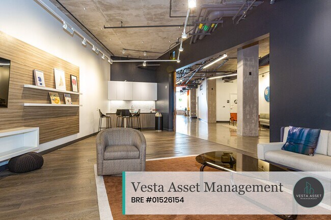 Building Photo - Designer 2-Bedroom in Iconic VIDA Residences