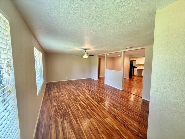 Building Photo - 417 Putman St