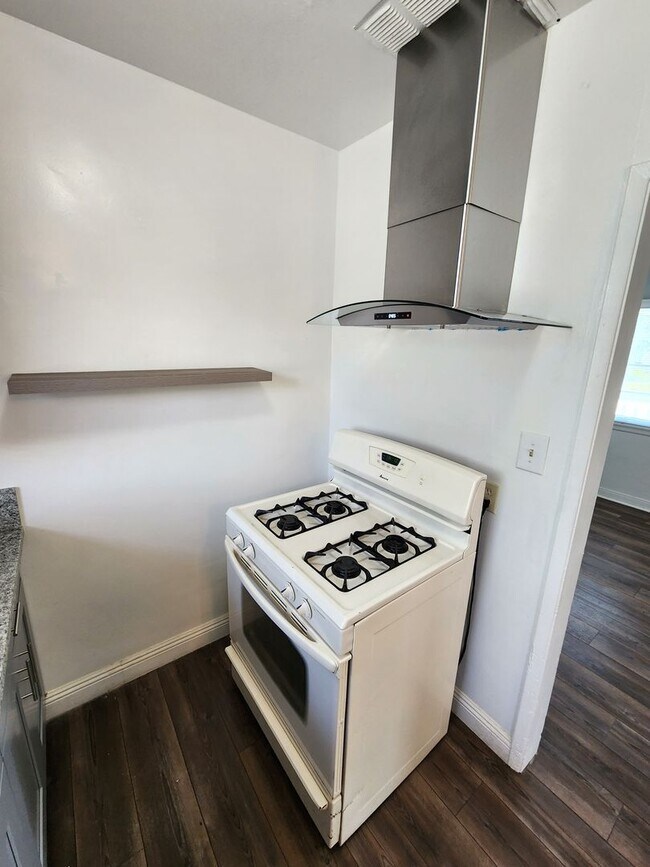 Building Photo - Pershing Duplex