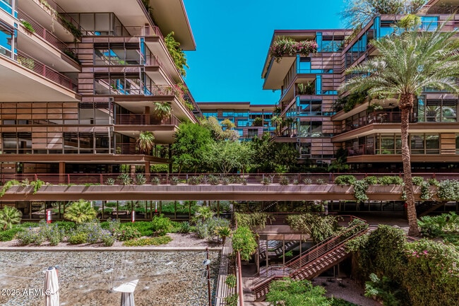 Building Photo - 7121 E Rancho Vista Dr