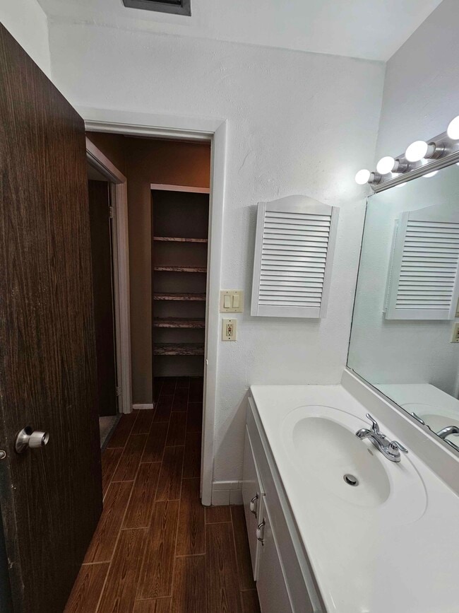 Building Photo - 8490-8413 13th St N