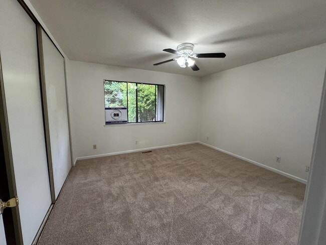 Building Photo - 862 Tamalpais Ave