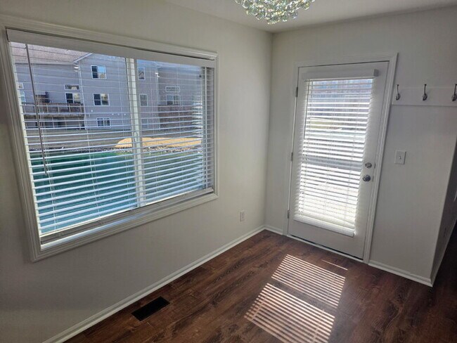 Building Photo - 2215 NW Bayberry Ln