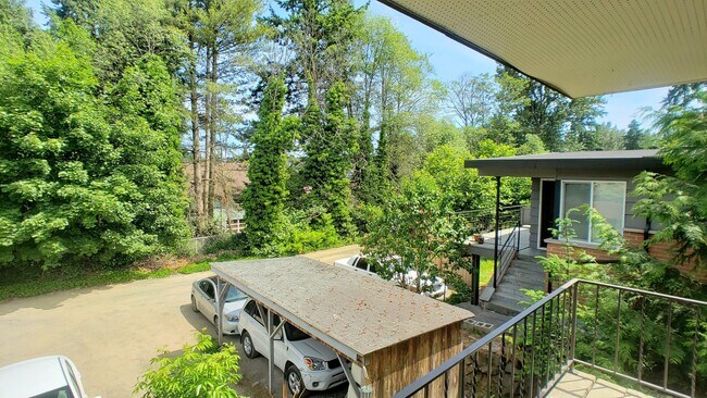 Building Photo - Briarcrest 44