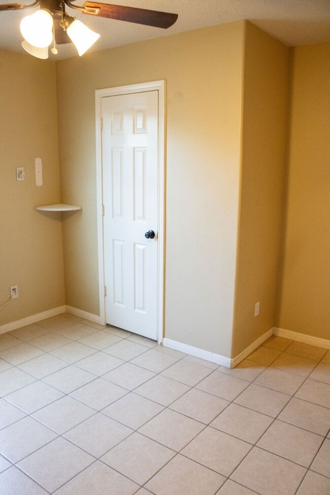 Building Photo - 9550 Thousand Oaks Loop