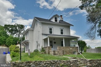 Building Photo - 422 Willow Grove Ave