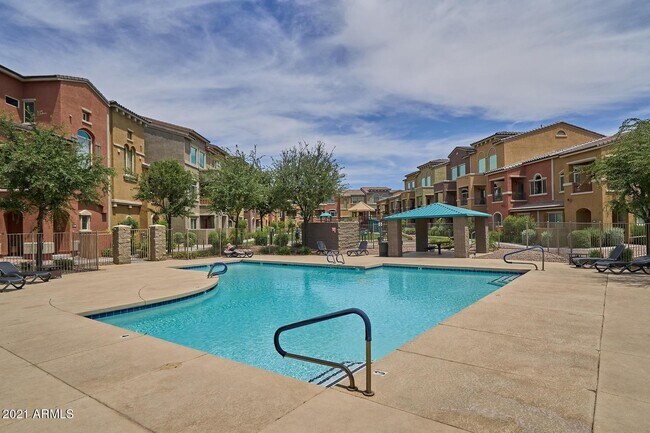 Building Photo - 240 W Juniper Ave