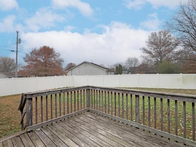 Building Photo - 131 Lillian Dr