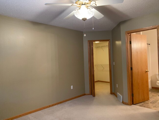 Building Photo - 3 Bedroom Twinhome in South Fargo!!