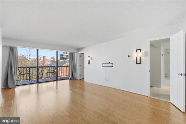 Building Photo - 1401 N Rhodes St