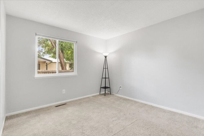 Building Photo - Charming 5BR  3BA w/ Attached Garage in Centennial! Owner is offering 50% off one month's rent!