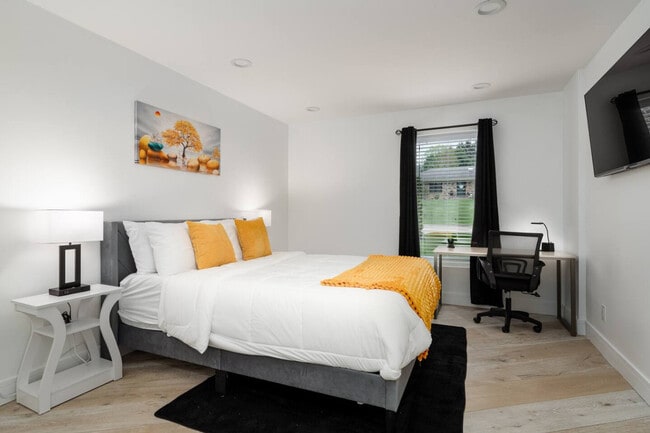 Building Photo - 4016 Eaton Dr