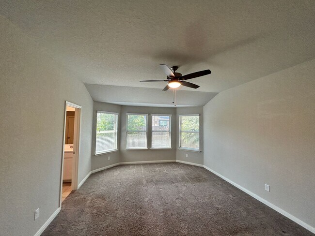 Building Photo - Contemporary 4-bedroom, 3-bathroom