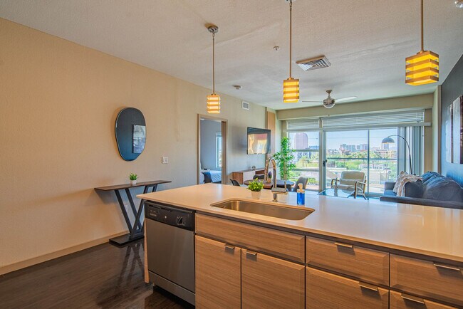 Building Photo - 295 E Roosevelt St