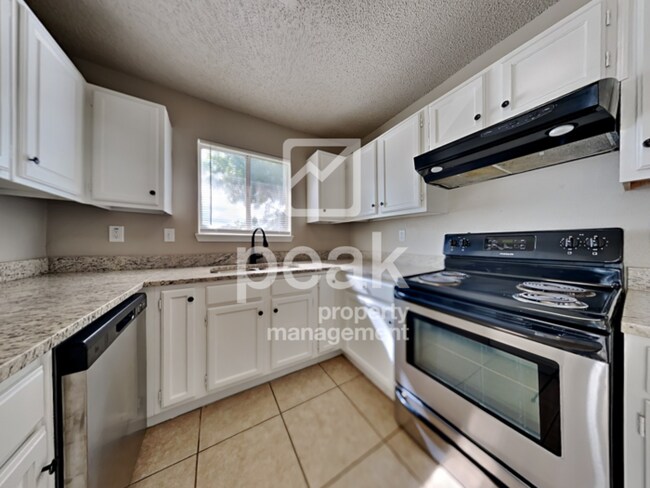 Building Photo - $1899! Beautiful 3Bed/2Bath Home ready for...