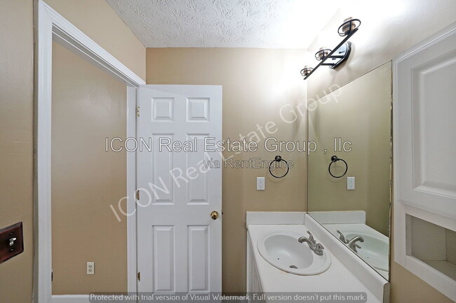 Building Photo - 27 Timber Ridge Dr