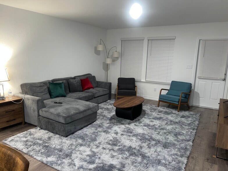 Building Photo - 8123 Hamrick Cir