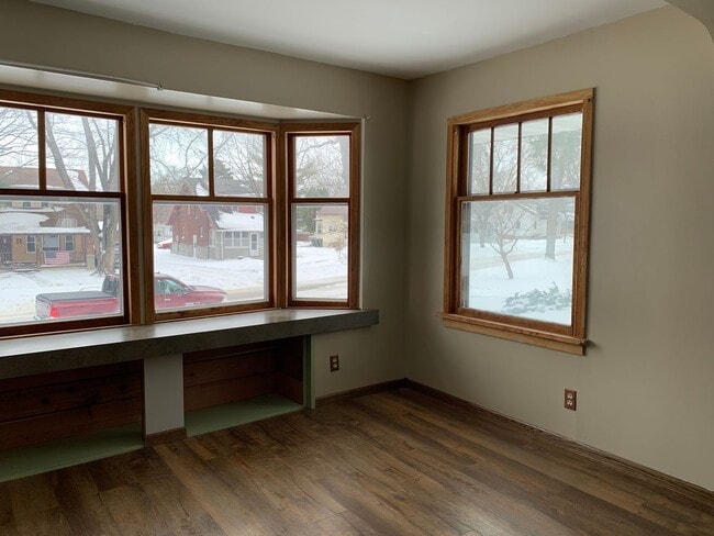 Building Photo - Charming Single Family Home