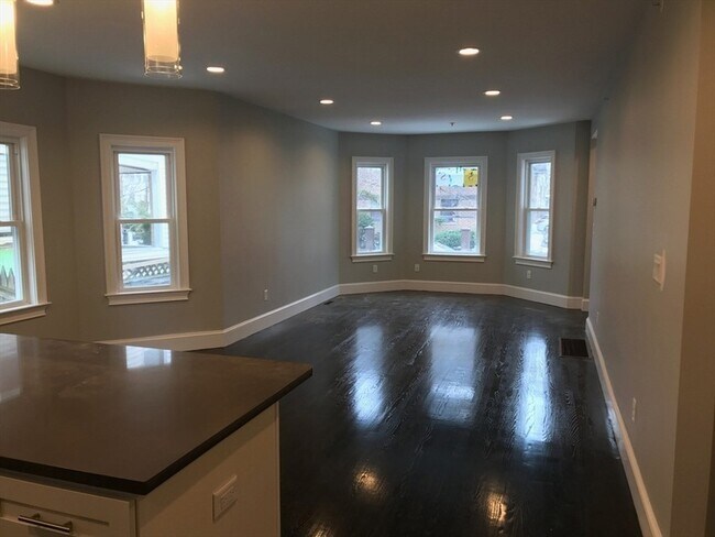 Building Photo - 91 Grant St