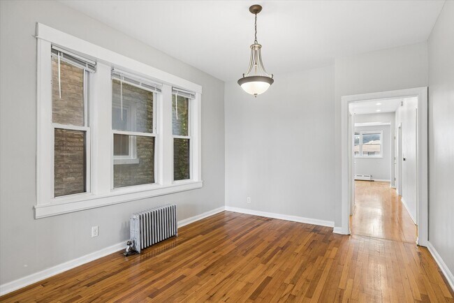 Building Photo - 5147 W Cullom Ave