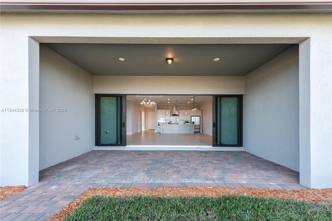 Building Photo - 627 SE Boboli Way