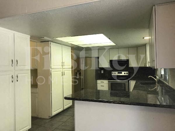 Building Photo - 4924 S Hazelton Ln