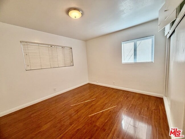 Building Photo - 2328 Pine St