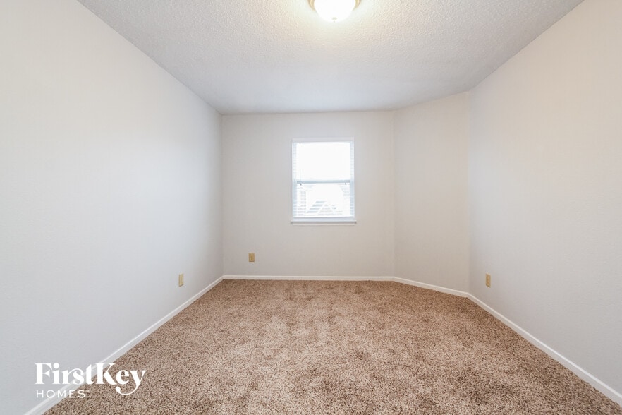 Building Photo - 12662 Courage Crossing