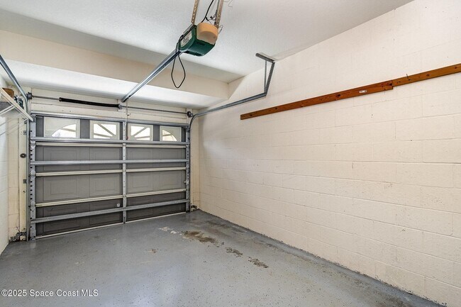 Building Photo - 400 Trotter Ln