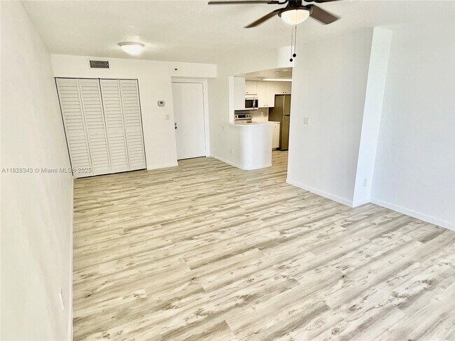 Building Photo - 770 Claughton Island Dr