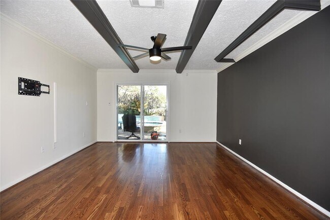Building Photo - 102 S Timber Top Dr