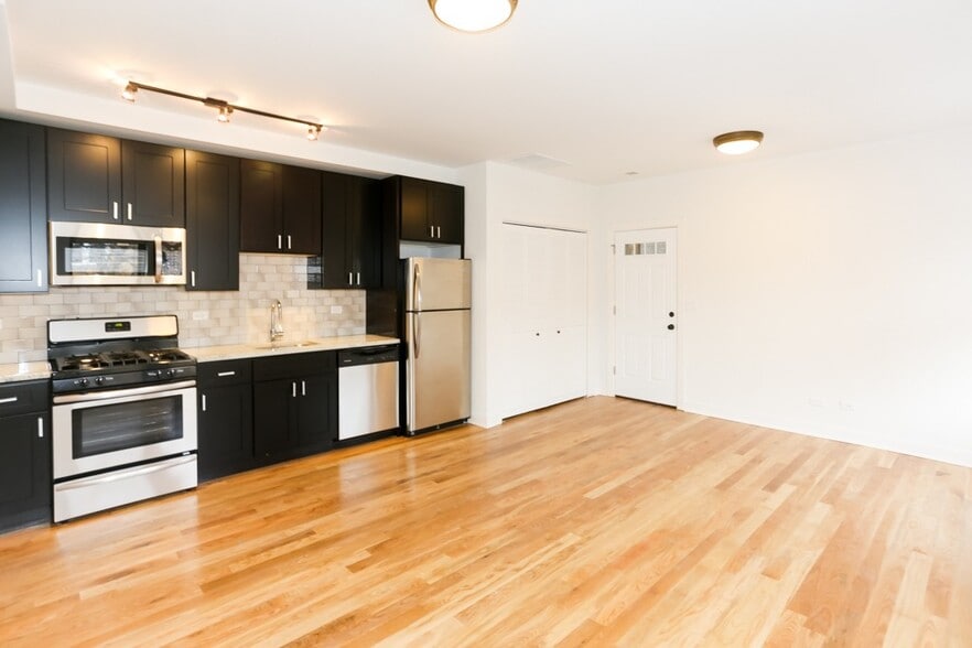 Building Photo - 2211 W Eastwood Ave