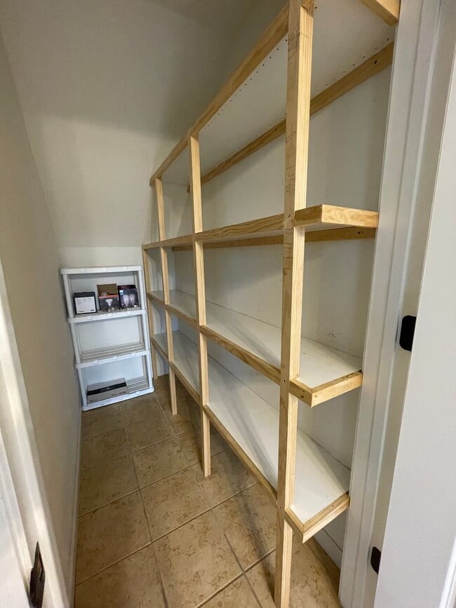 Building Photo - Beautiful 4 Bedroom Single Family Home - Harrison School District