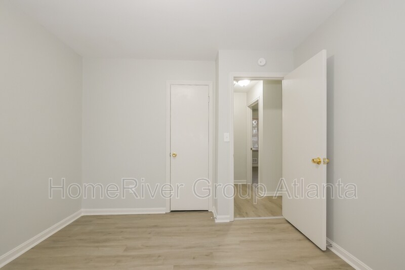 Building Photo - 506 Shady Ln Dr