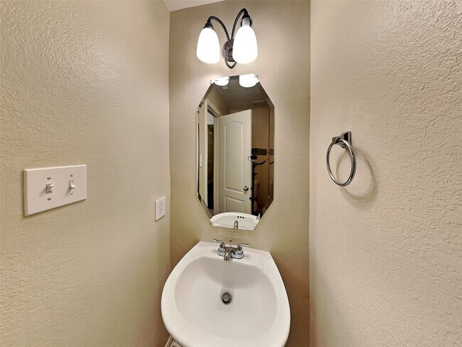 Building Photo - 18302 Fair Grange Ln