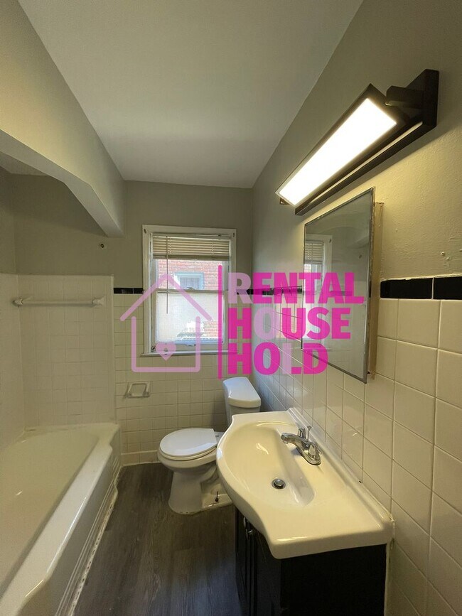 Building Photo - ~3 BEDROOM | 1 BATH | FREE PRE SCREEN