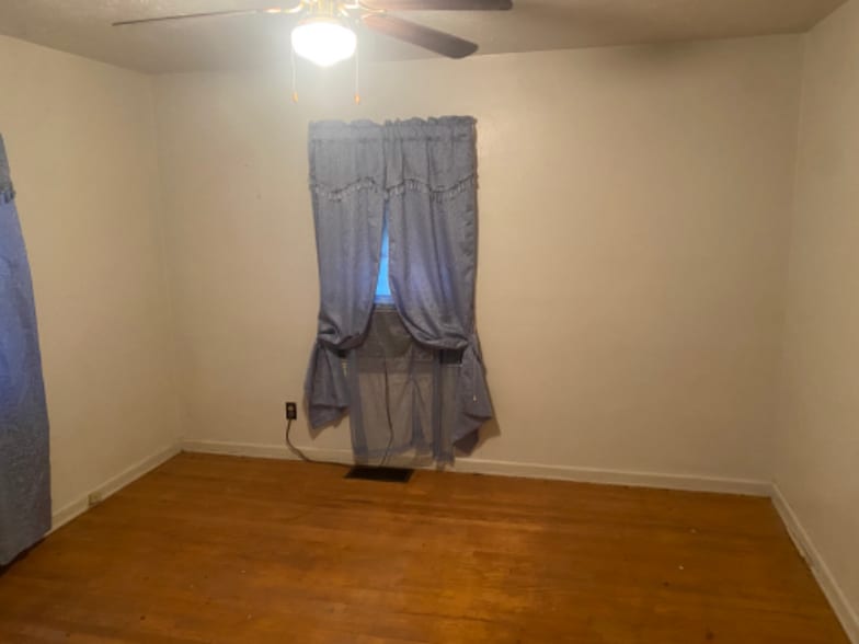 Building Photo - 3740 W 2nd St